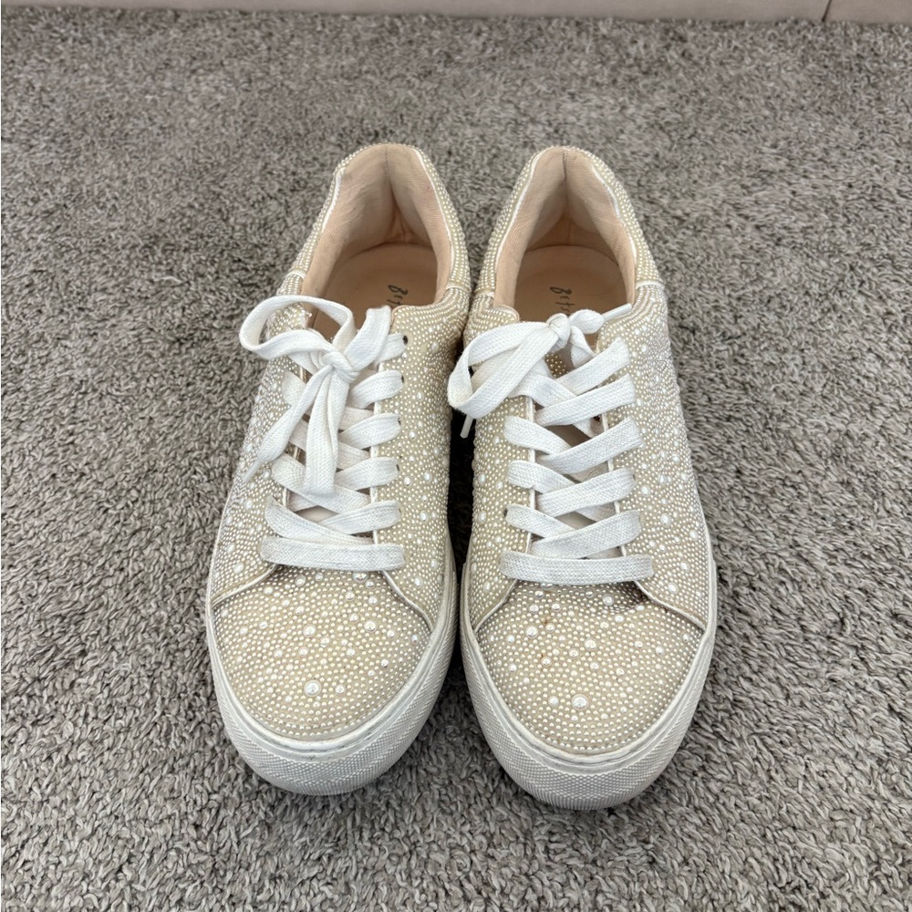 Betsey Johnson Sidny Pearl Platform Sneaker Ivory 8.5